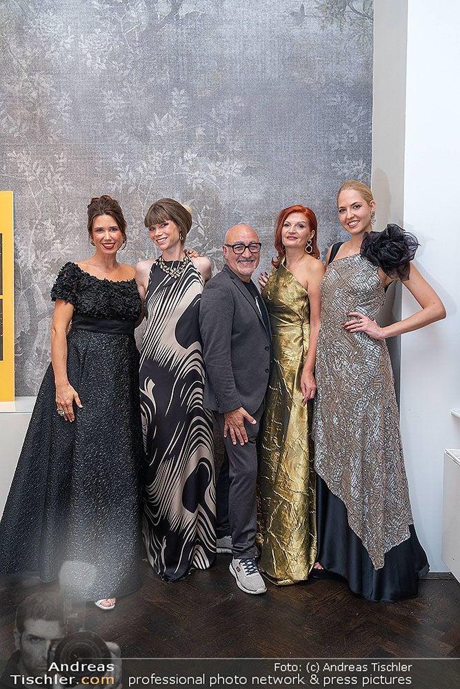 Maurizio Giambra mit Beatrice Turin (r.) und Models