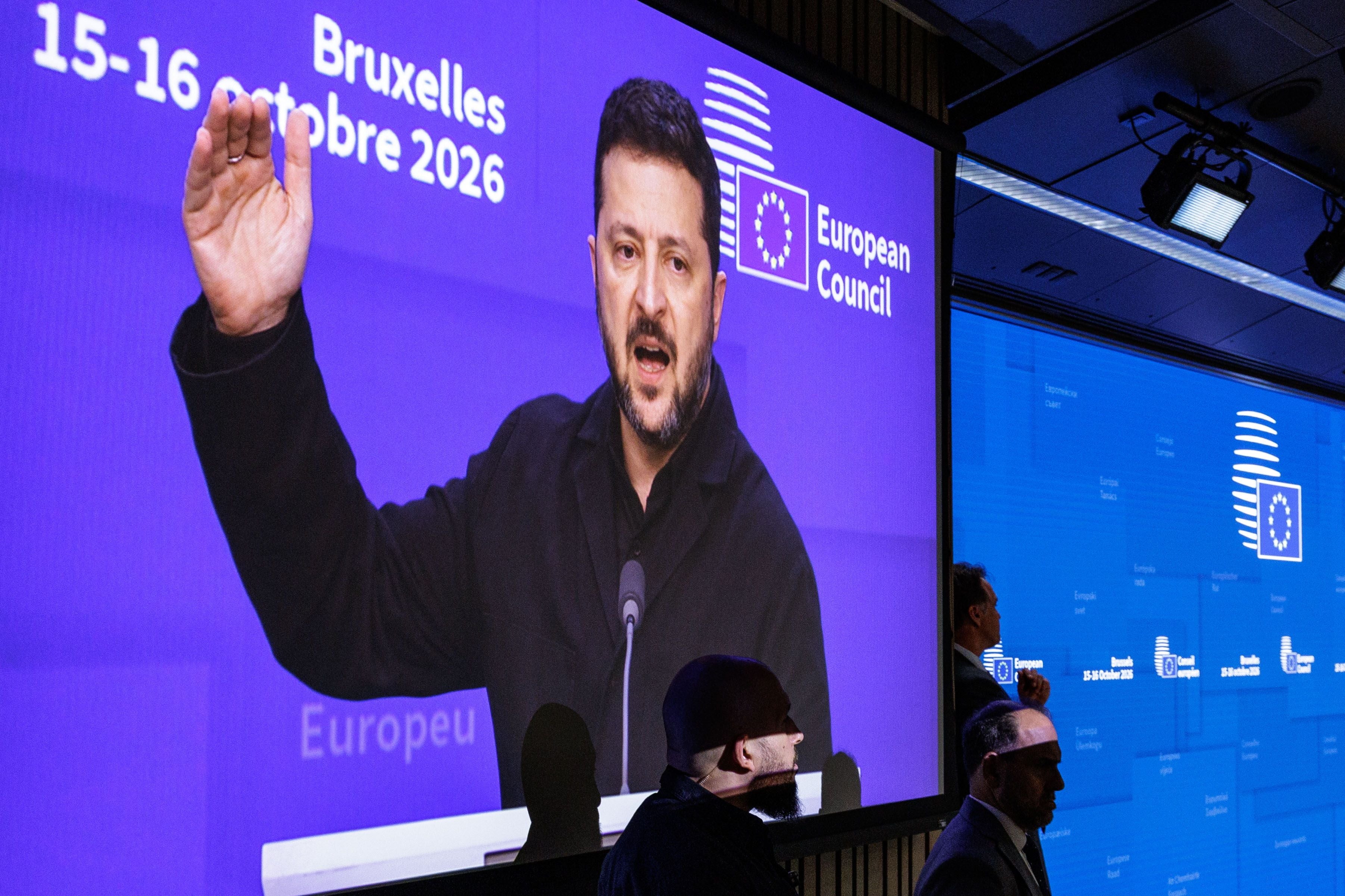 Der ukrainische Präsident Zelensky spricht per Video bei einer Pressekonferenz des Europäischen Rates.