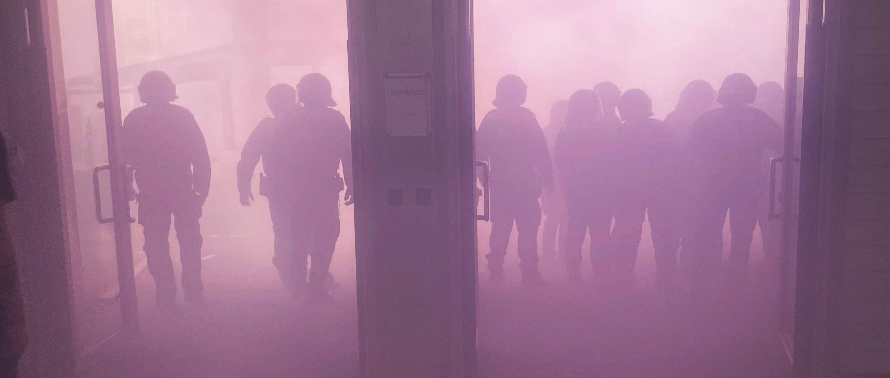Nebel und angespannte Stimmung: Die Pyrotechnik rund um das Grazer Derby sorgte für einen Großeinsatz der Polizei.