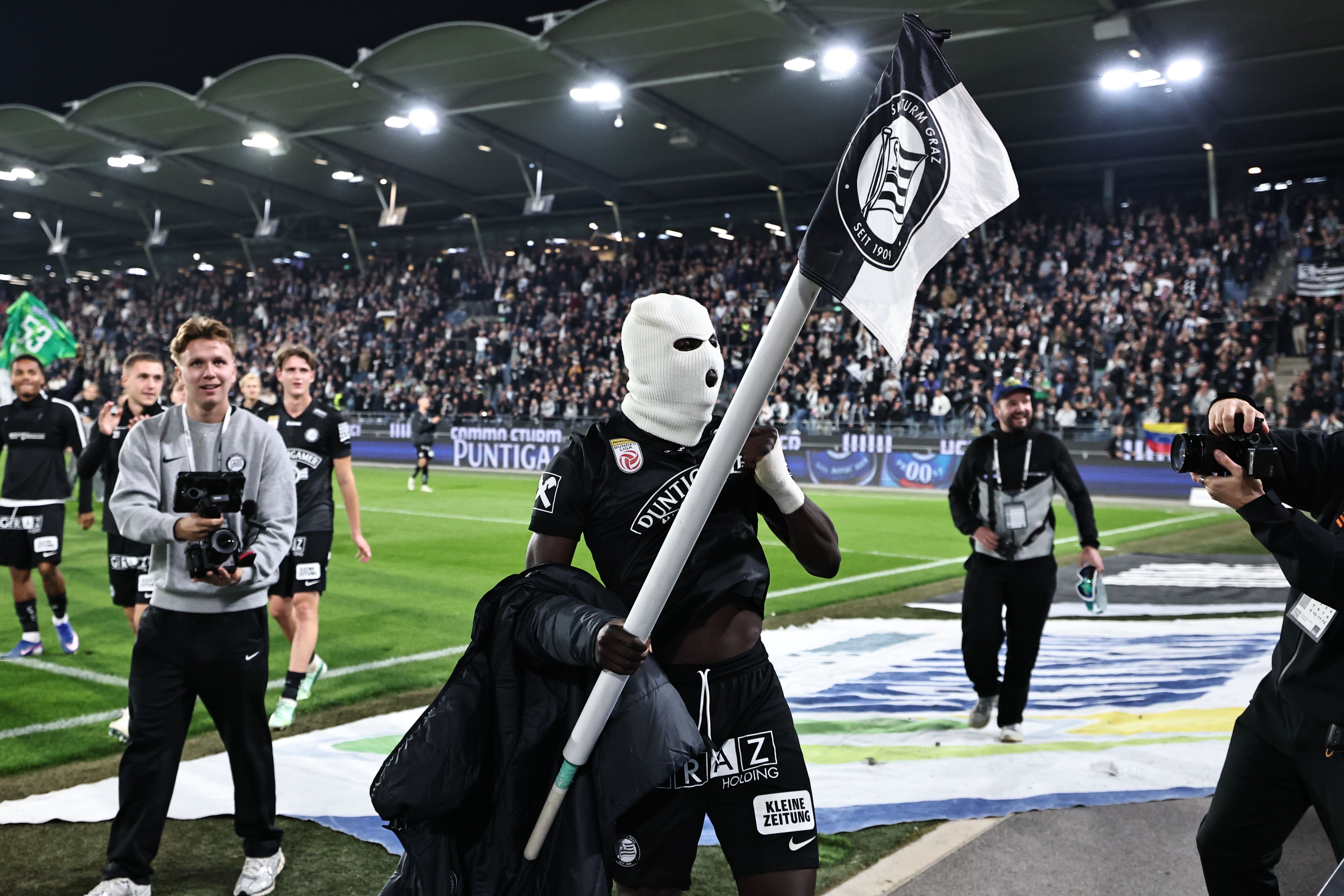 Skandal-Jubel von Diakite nach dem Derby-Sieg.