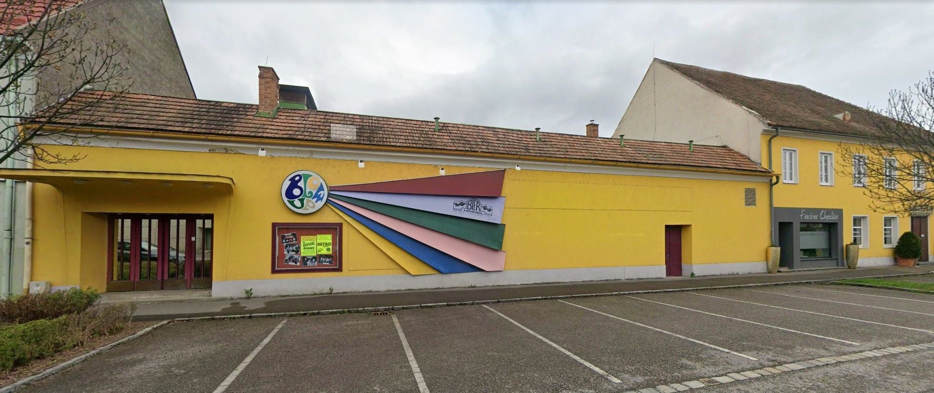 Die Disco von außen.