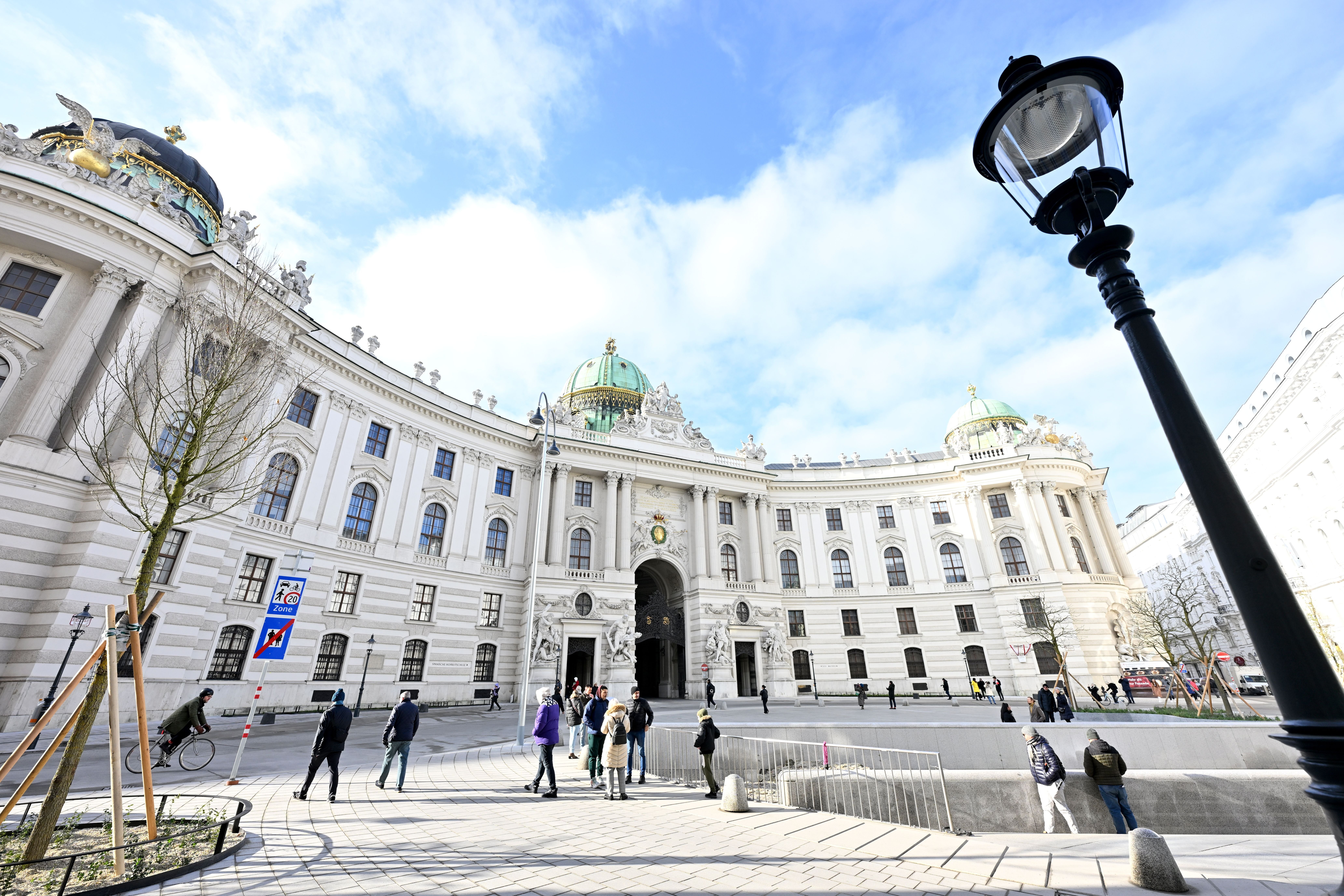 Michaelerplatz in Wien vor der Hofburg.