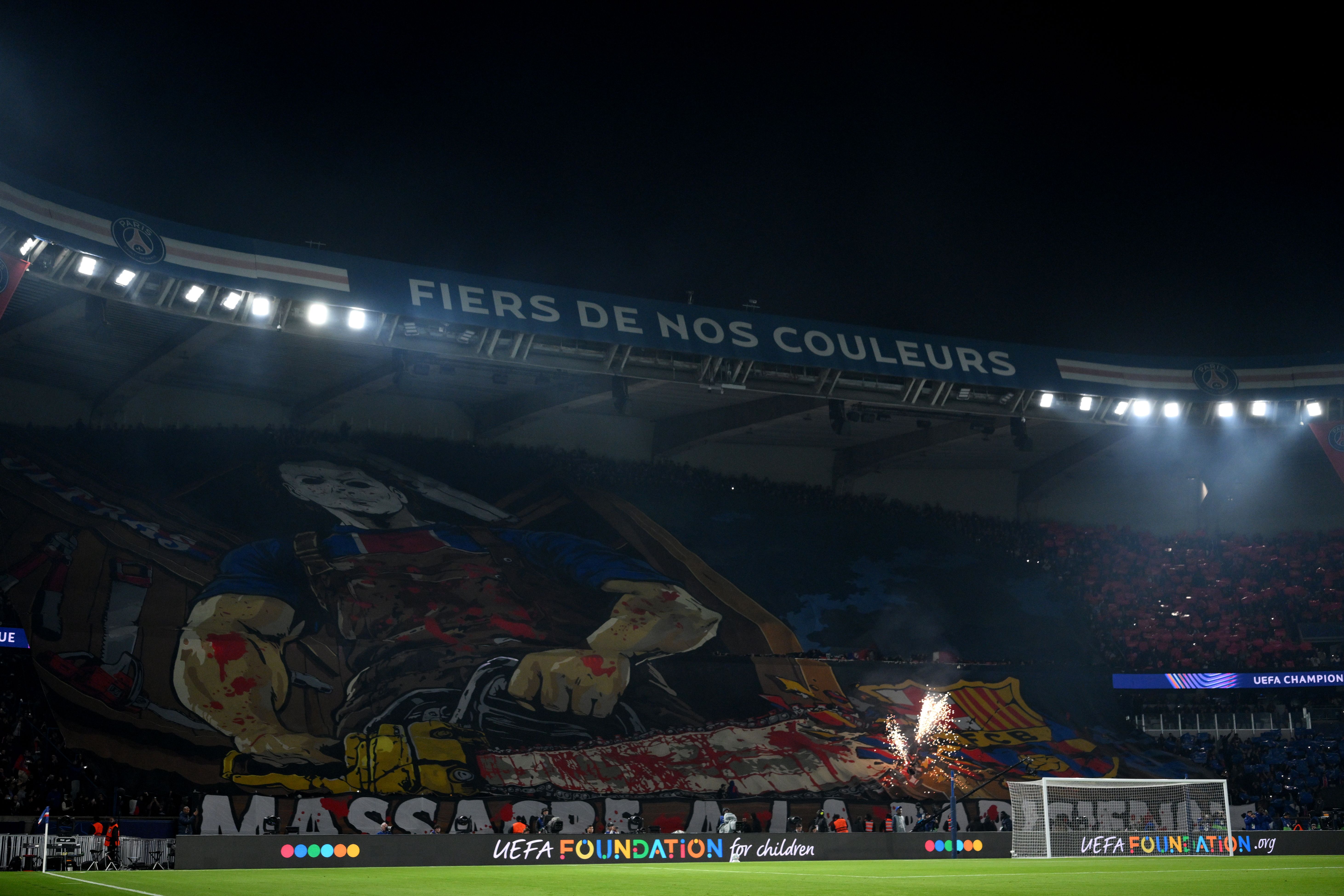 Die PSG-Ultras sorgten vor dem Champions-League-Kracher gegen Barça mit einer martialischen Choreografie für Aufsehen.