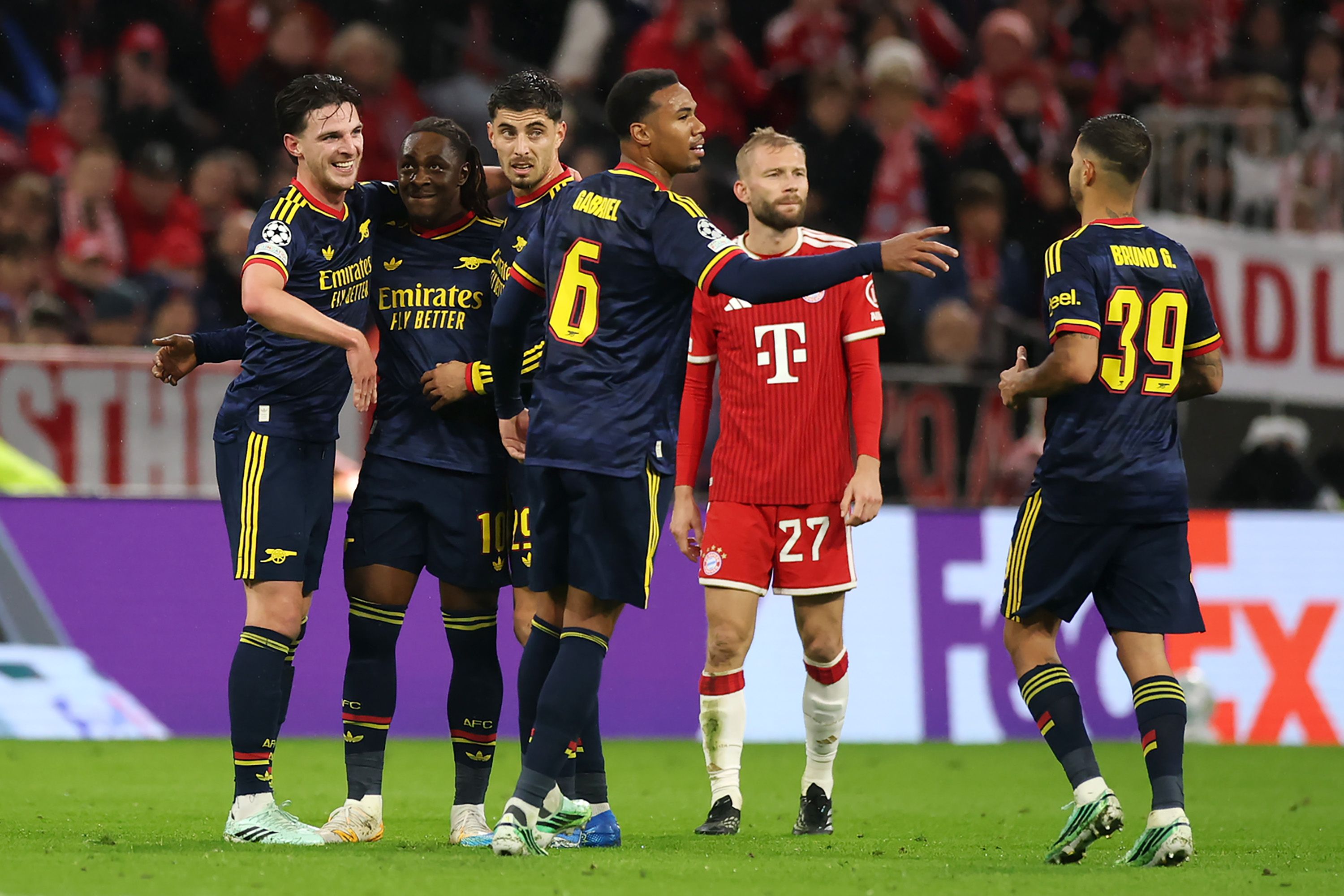 Eberechi Eze ließ Manuel Neuer keine Chance und brachte Arsenal mit 1:0 in Führung.