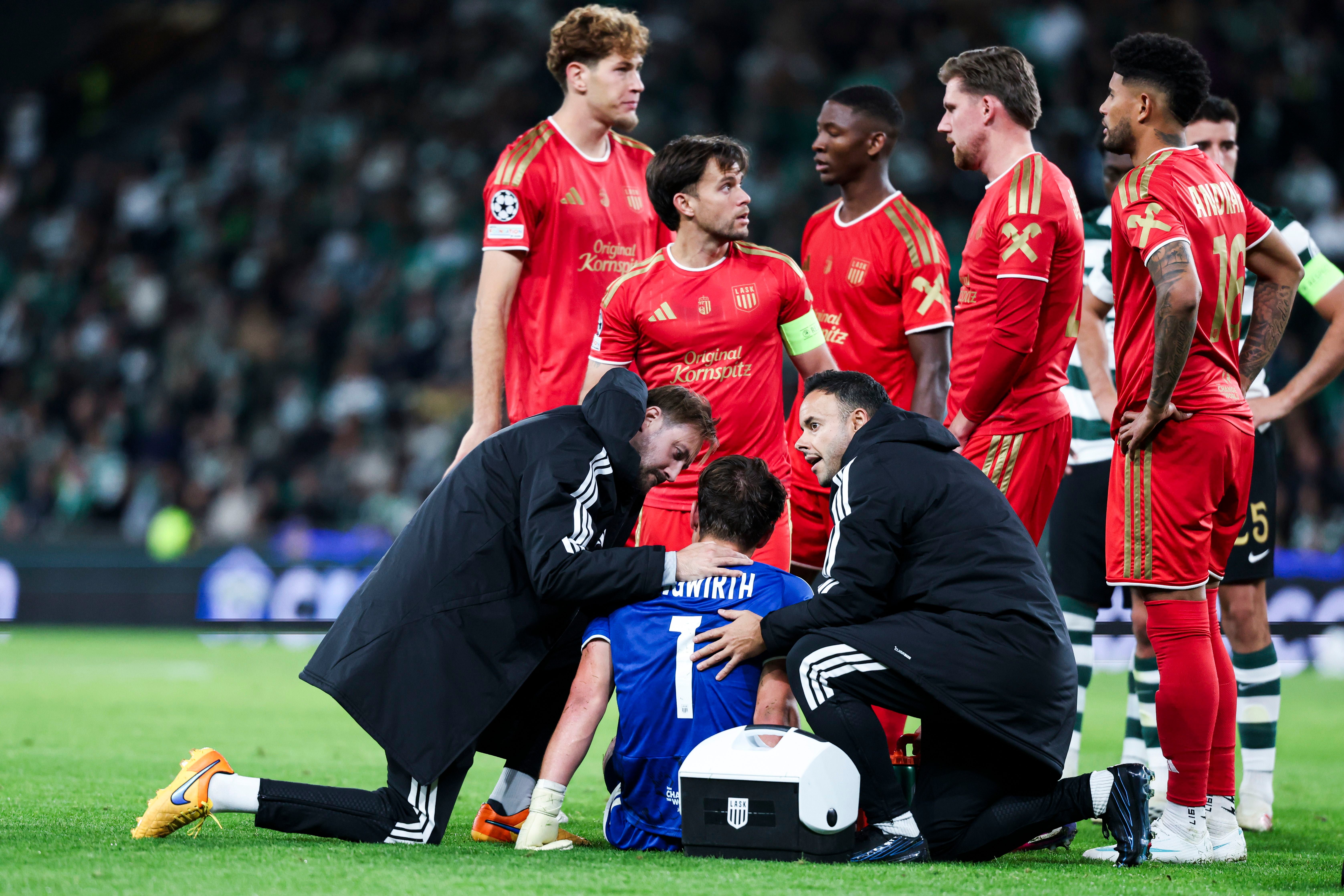 epa13321177 LASK Linz goalkeeper Lukas Jungwirth reacts after suffering an injury during the UEFA Champions League group stage soccer match between Sporting CP and LASK Linz in Lisbon, Portugal, 21 October 2026. EPA/JOSE SENA GOULAO