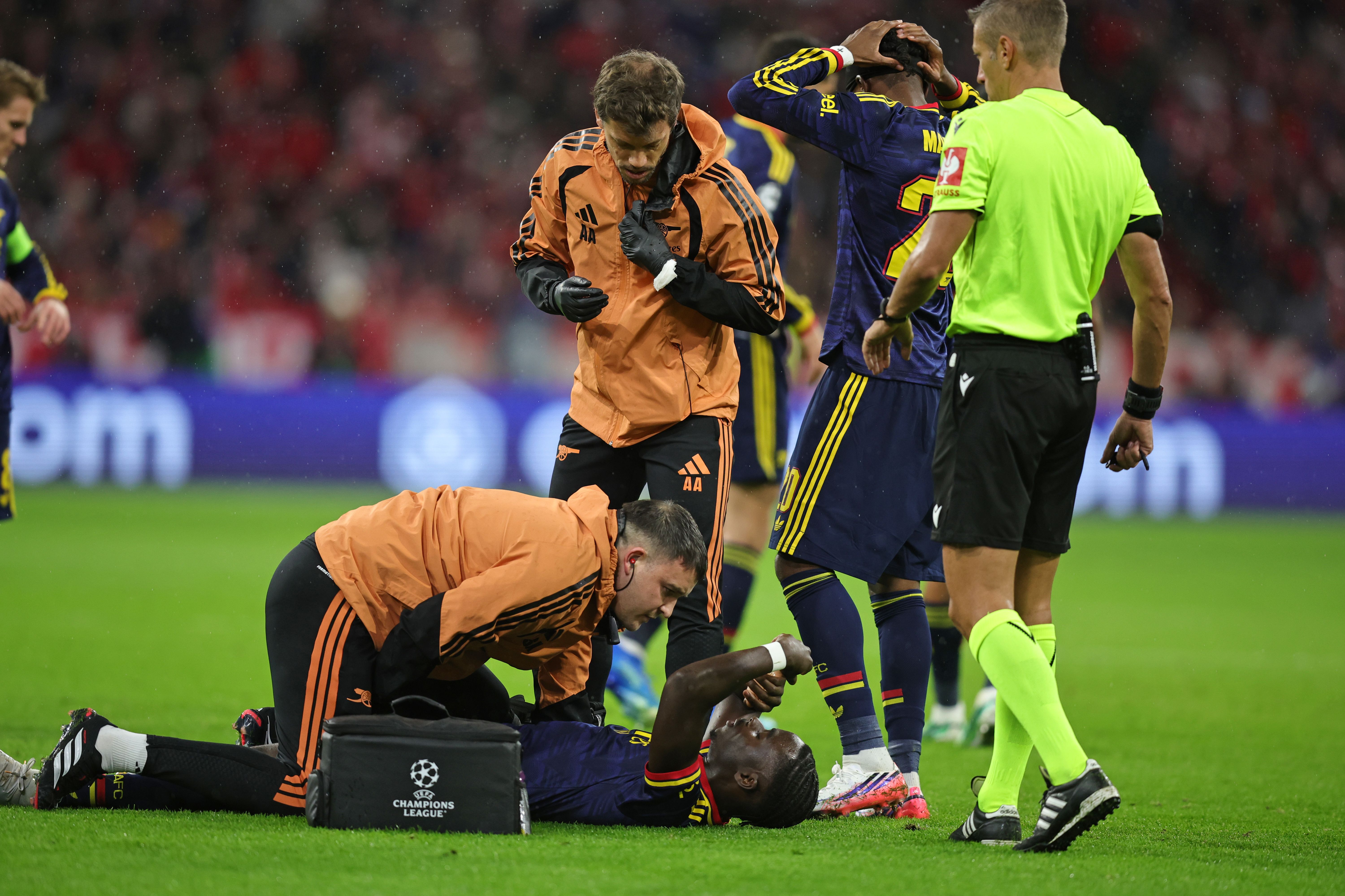 Bitterer Rückschlag für Arsenal: Bukayo Saka musste verletzt vom Platz.