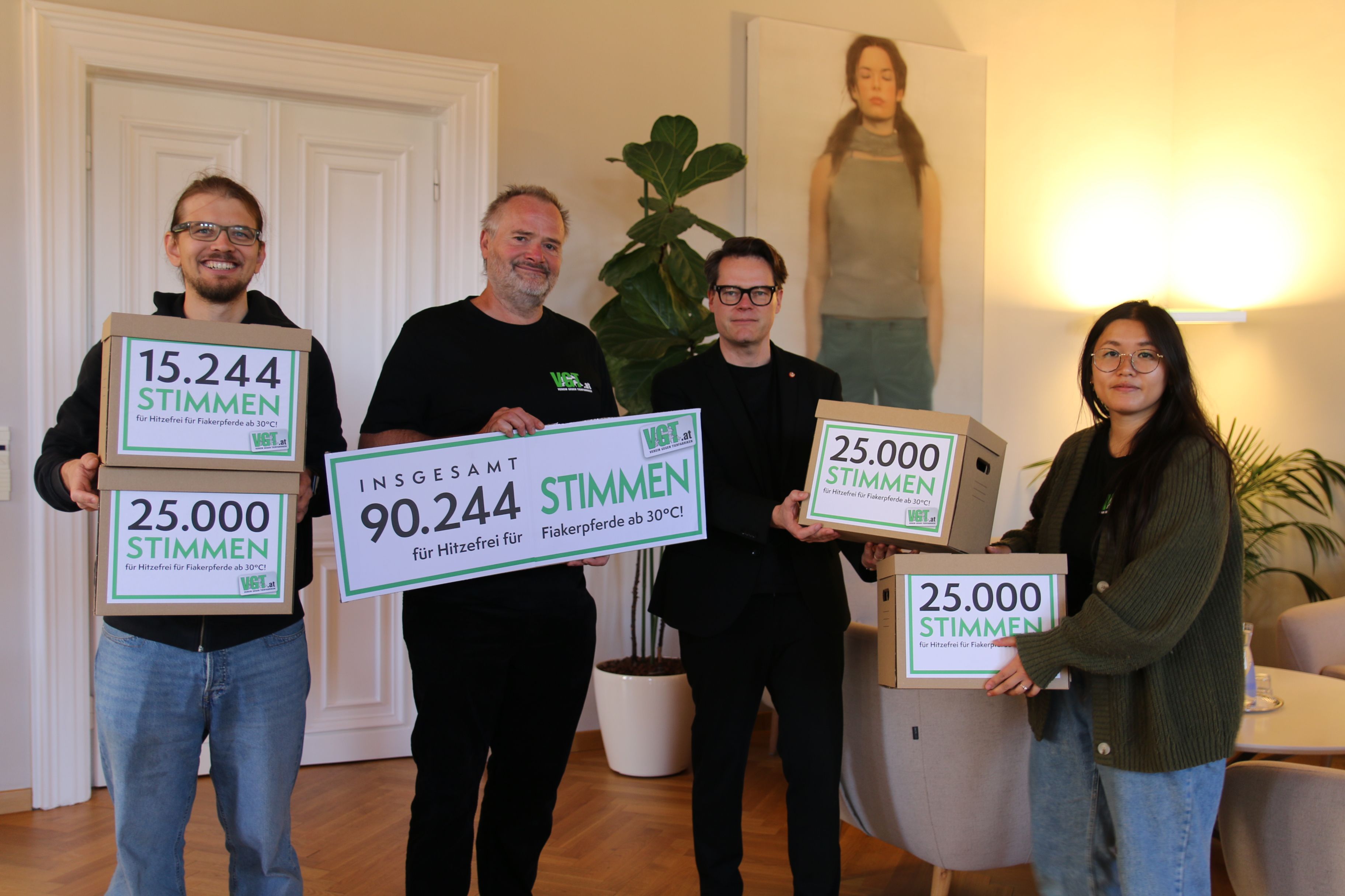 Am Donnerstag übergab eine VGT-Delegation um Martin Balluch insgesamt 90.244 Stimmen, die Hitzefrei für Wiens Fiakerpferde fordern, an Tierschutzstadtradtrat Jürgen Czernohorszky.
