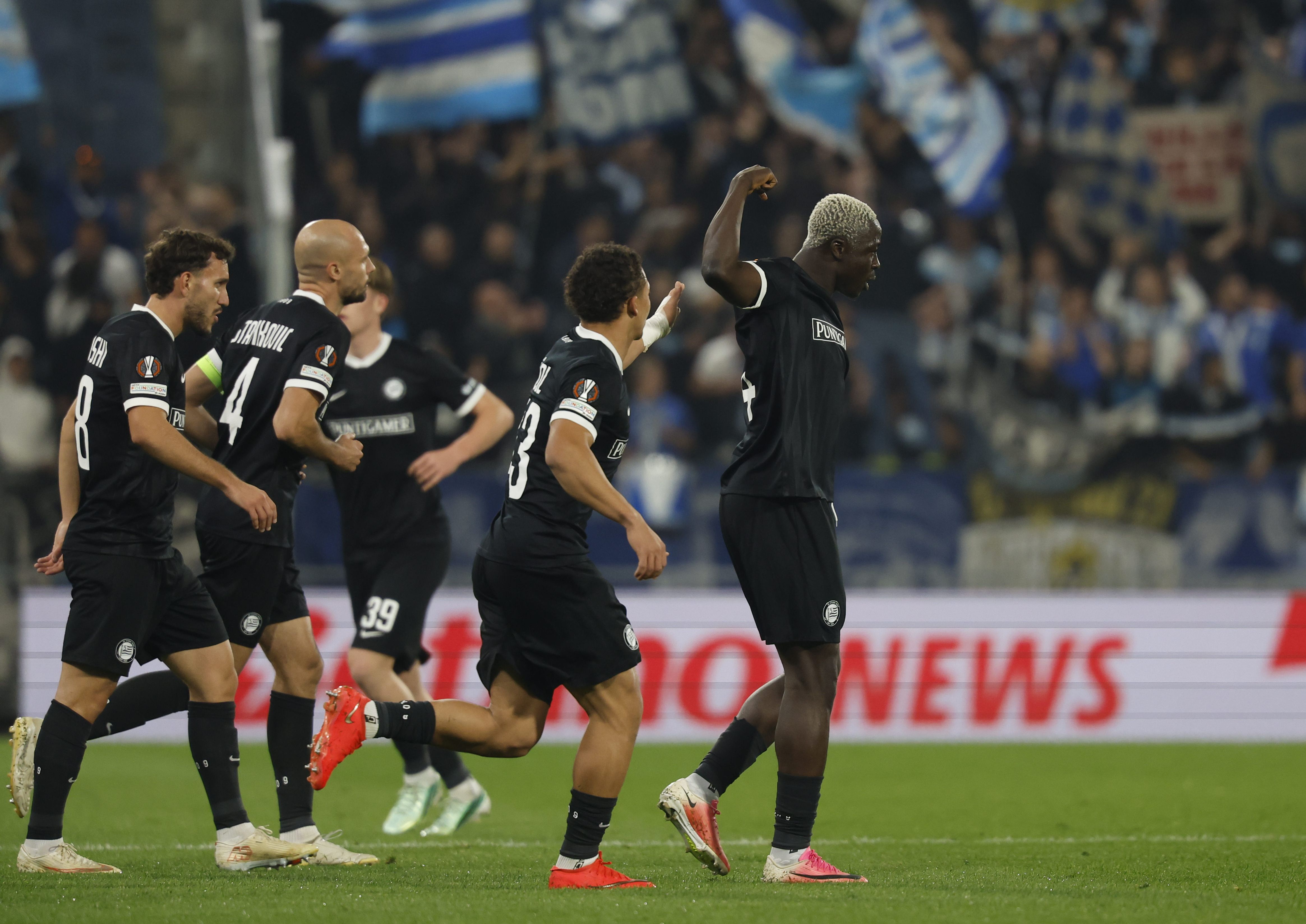 ABD0275_20261022 - GRAZ - ÖSTERREICH: Jubel bei Sturm Graz nach dem 1:0 durch Oumar Diakite (Sturm Graz /rechts) während der Europa League Begegnung zwischen SK Sturm Graz und Olympique Marseille am Donnerstag, 22. Oktober 2026, im Stadion Graz-Liebenau in Graz. - FOTO: APA/ERWIN SCHERIAU