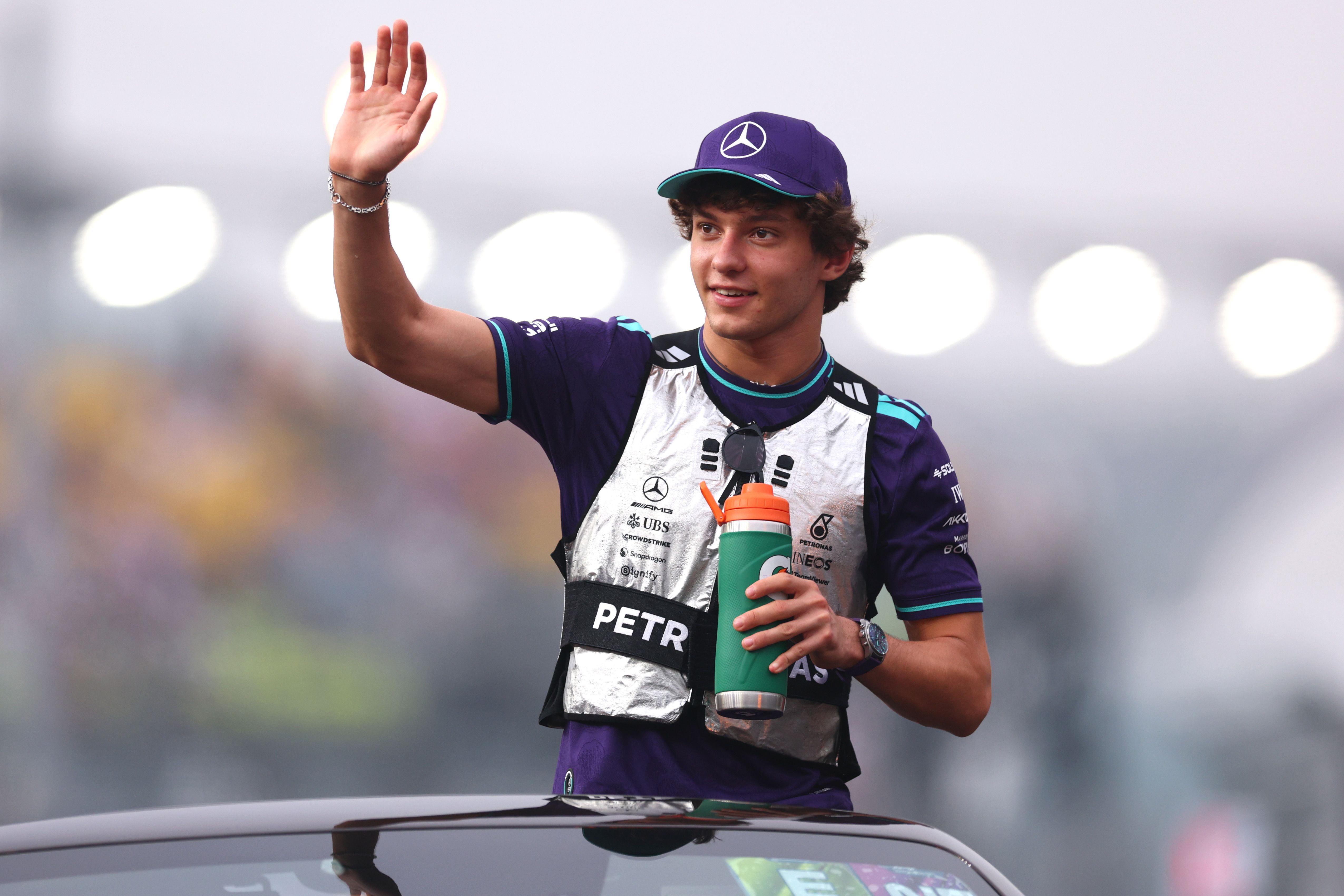 SINGAPORE, SINGAPORE - OCTOBER 11: Andrea Kimi Antonelli of Italy and Mercedes AMG Petronas F1 Team waves on the drivers parade prior to the F1 Grand Prix of Singapore at Marina Bay Street Circuit on October 11, 2026 in Singapore, Singapore. (Photo by Clive Rose/Getty Images)