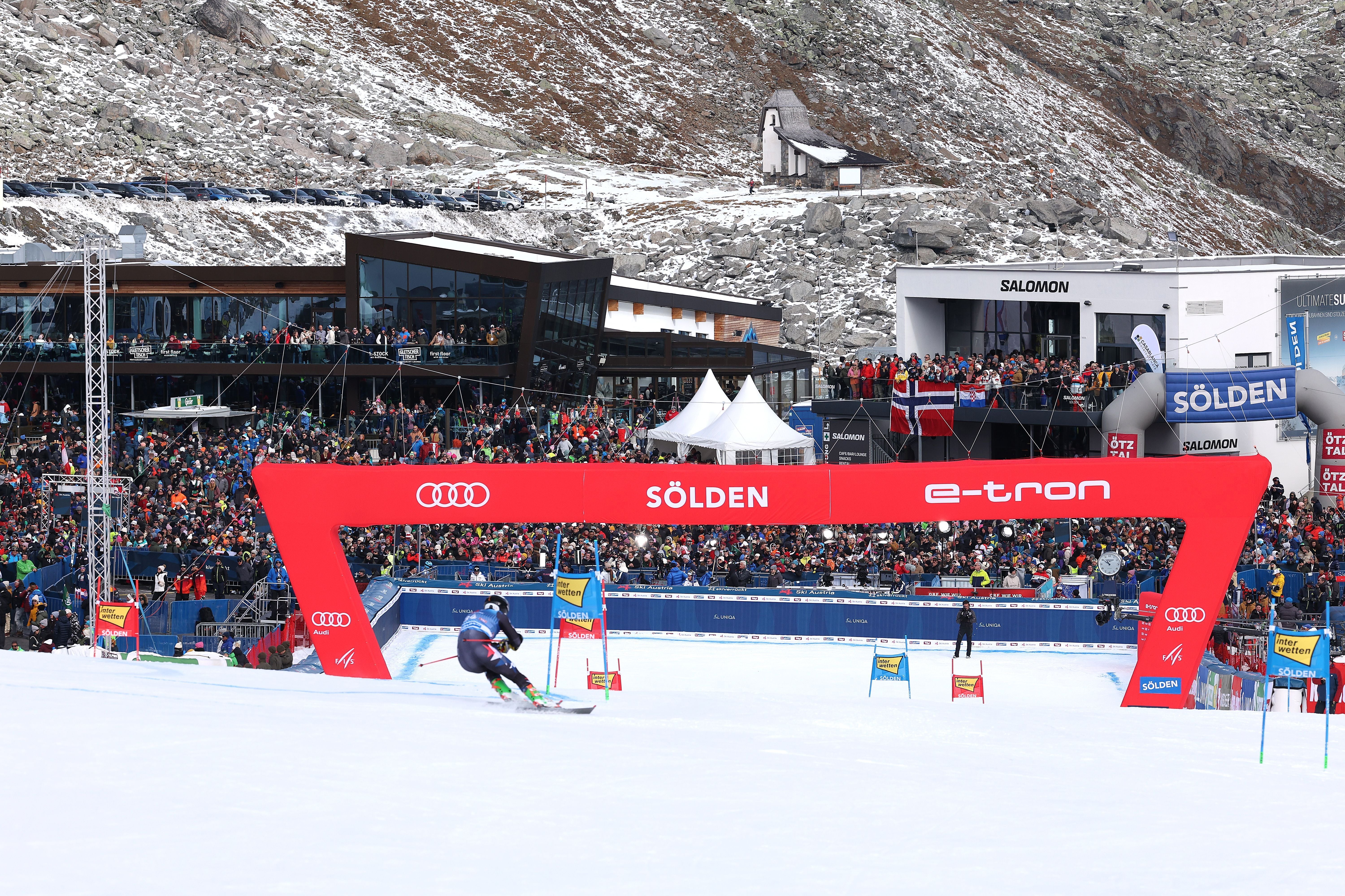 Sölden ruft! Am Rettenbachferner fällt der Startschuss für den neuen Ski-Winter – die Jagd auf Hundertstel, Siege und Kristallkugeln beginnt.