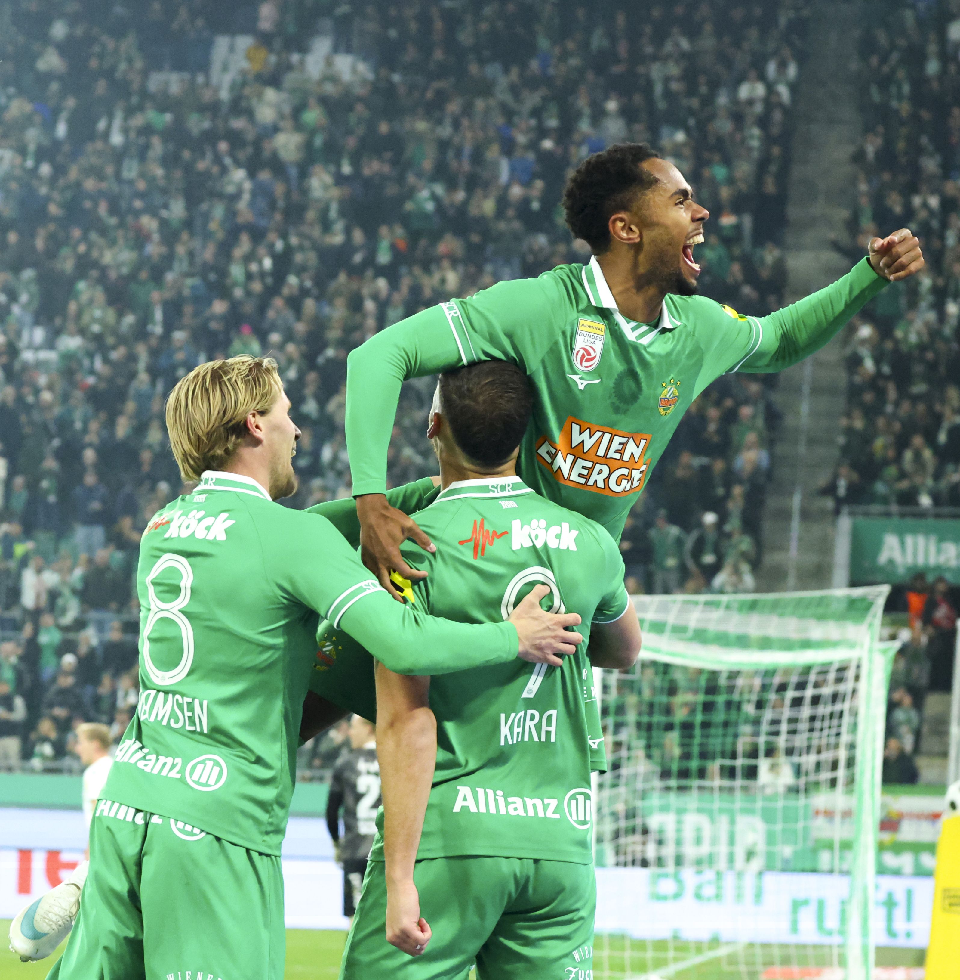 Rapid jubelt über den neunten Sieg im zehnten Spiel.