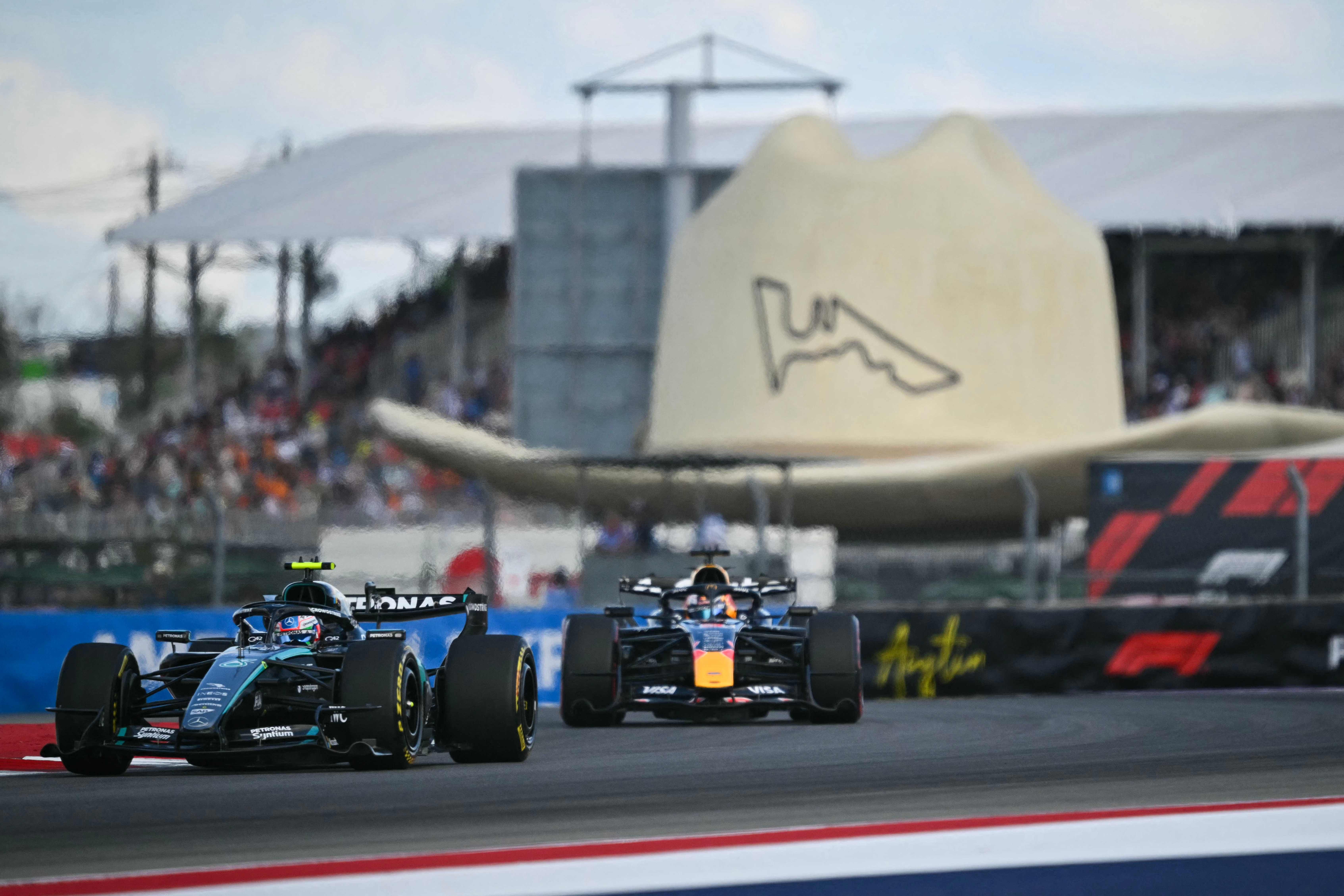 Max Verstappen jagt in Austin Kimi Antonelli.
