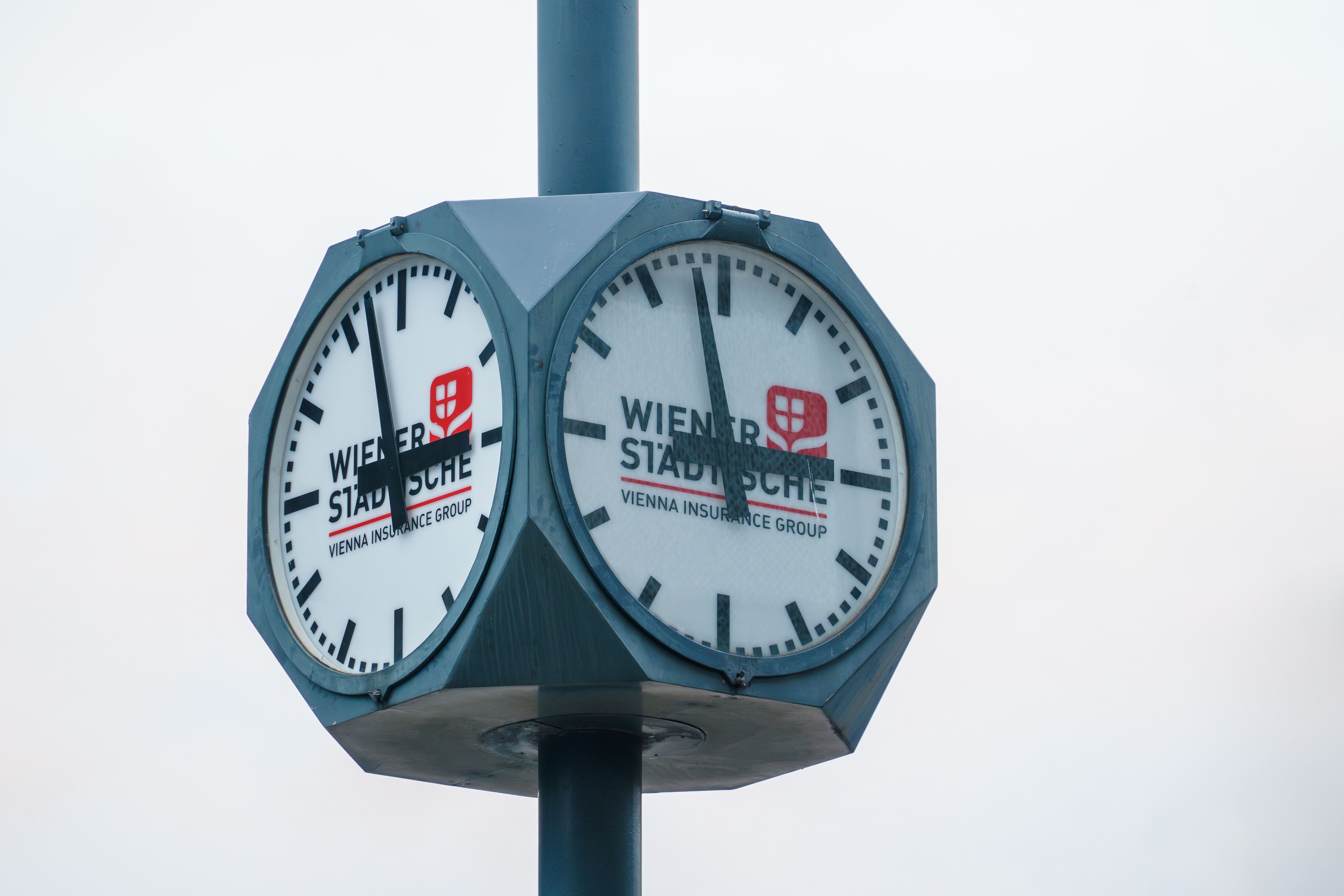 Die Uhren hören auf zu ticken.