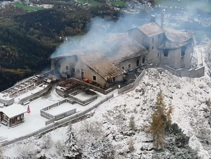 Fast vollständig von den Flammen vernichtet: das Kehlsteinhaus am Obersalzberg.