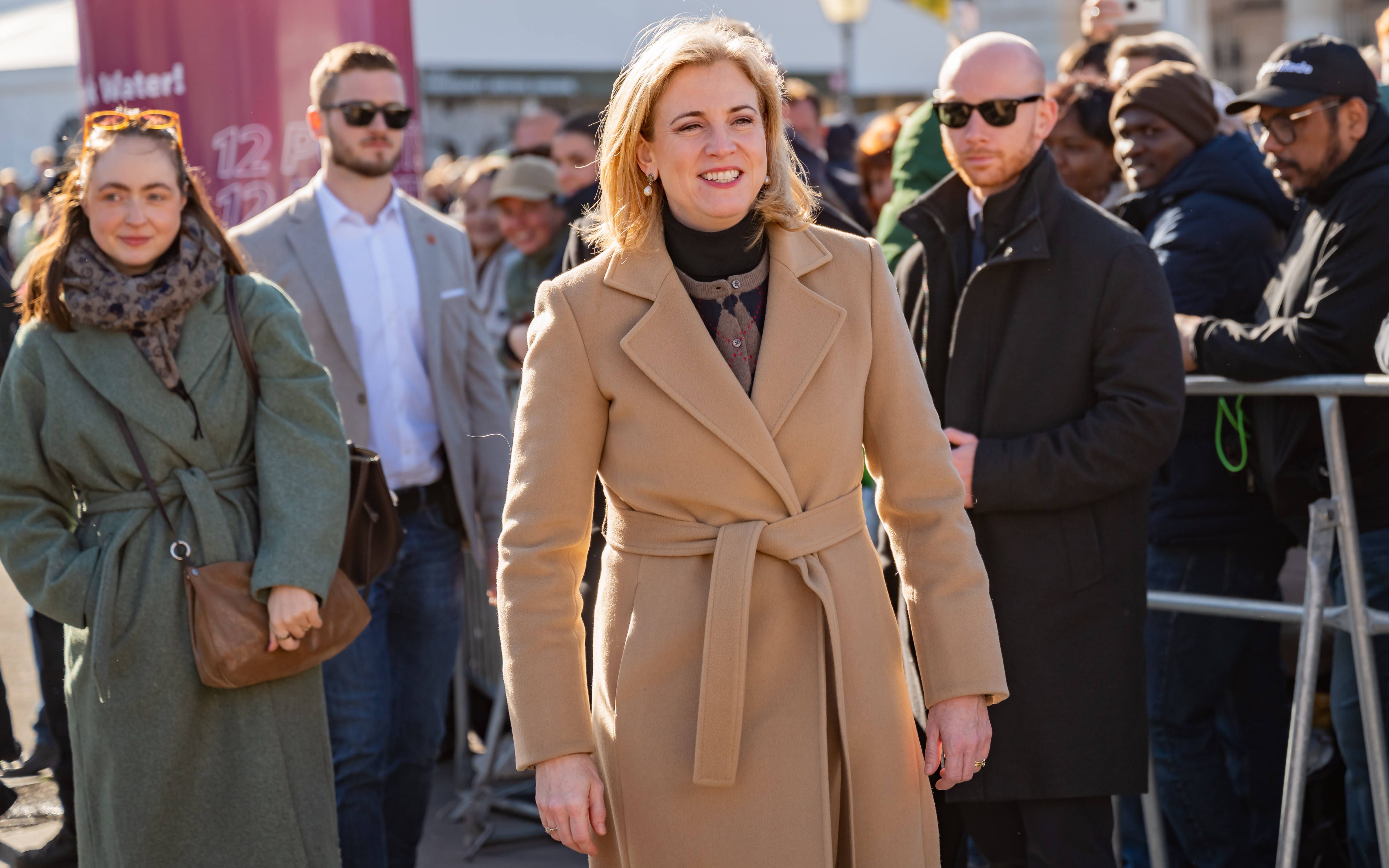 Beate Meinl-Reisinger bei den Feierlichkeiten zum österreichischen Nationalfeiertag 2026 am Heldenplatz.