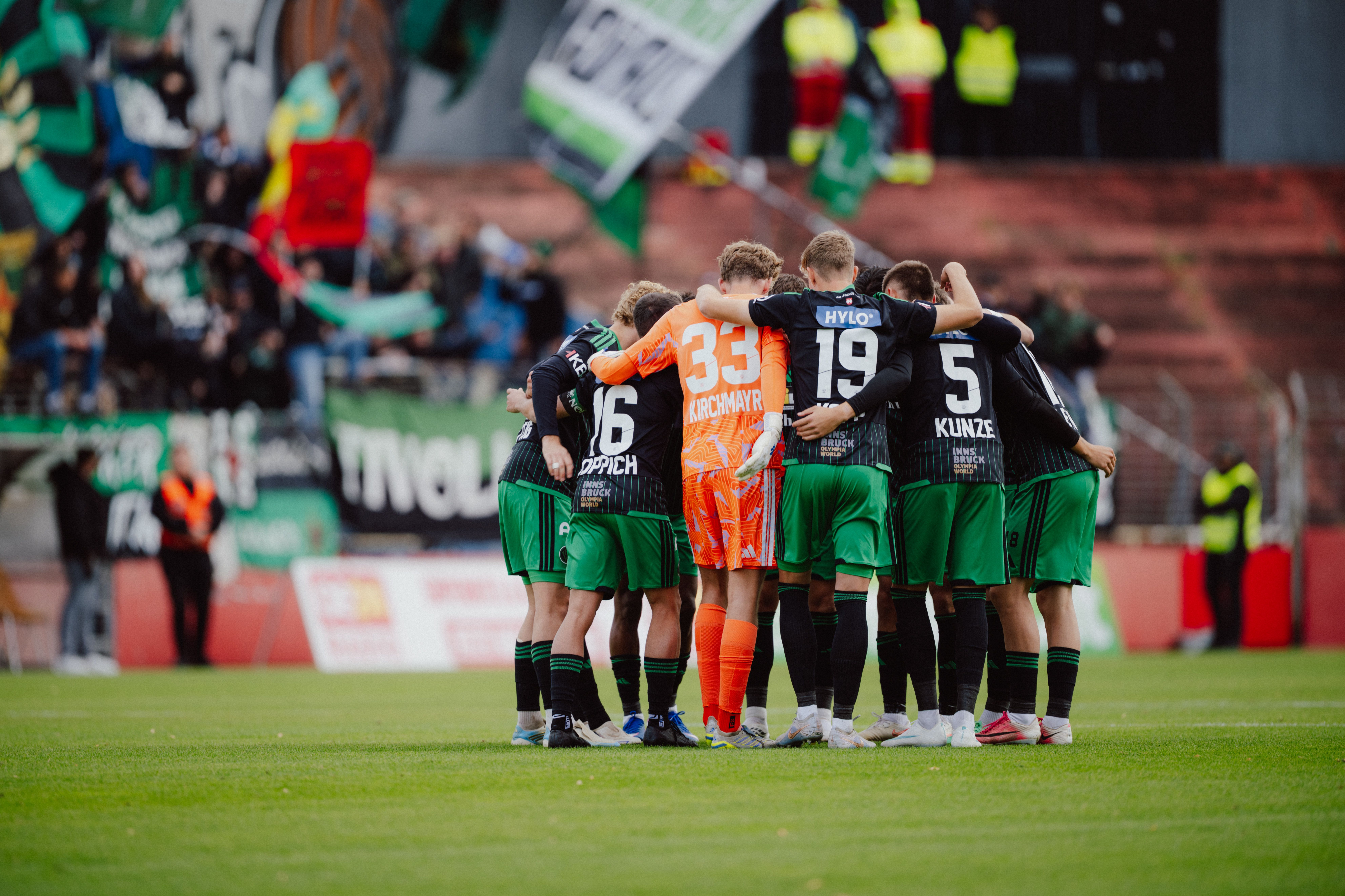 MARIA ENZERSDORF,AUSTRIA,24.OCT.26 - SOCCER - ADMIRAL 2. Liga, Admira Wacker vs FC Wacker Innsbruck. Image shows the team of Wacker. Photo: GEPA pictures/ Alexander Solc