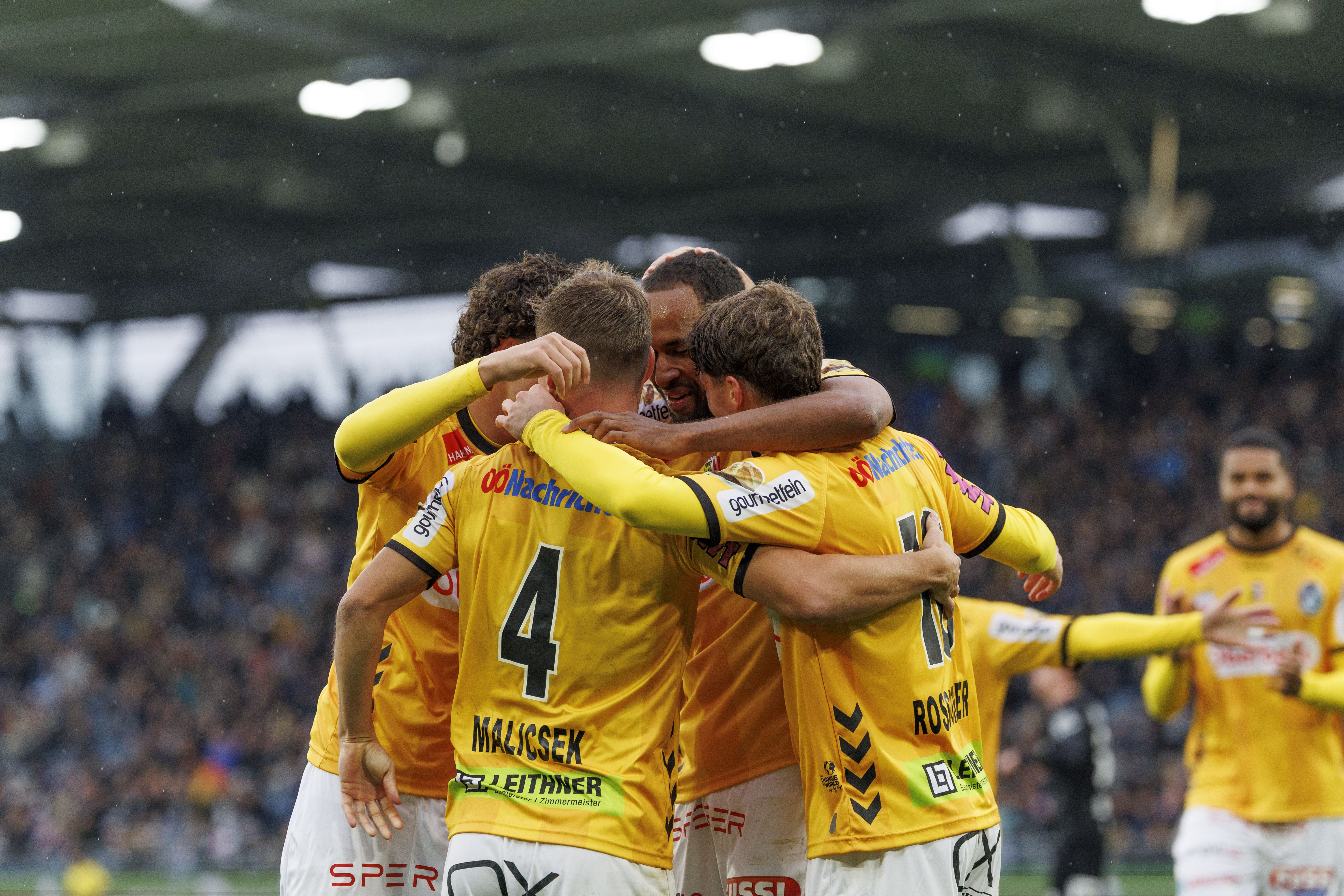 ABD0161_20261025 - GRAZ - ÖSTERREICH: Jubel bei Ried nach dem 1:2 durch Isaac Kiese Thelin (SV Ried /2.v.r.) während der Admiral Bundesliga- Begegnung/10. Runde zwischen SK Puntigamer Sturm Graz und SV Oberbank Ried am Sonntag, 25. Oktober 2026, im Stadion Graz-Liebenau in Graz. - FOTO: APA/ERWIN SCHERIAU