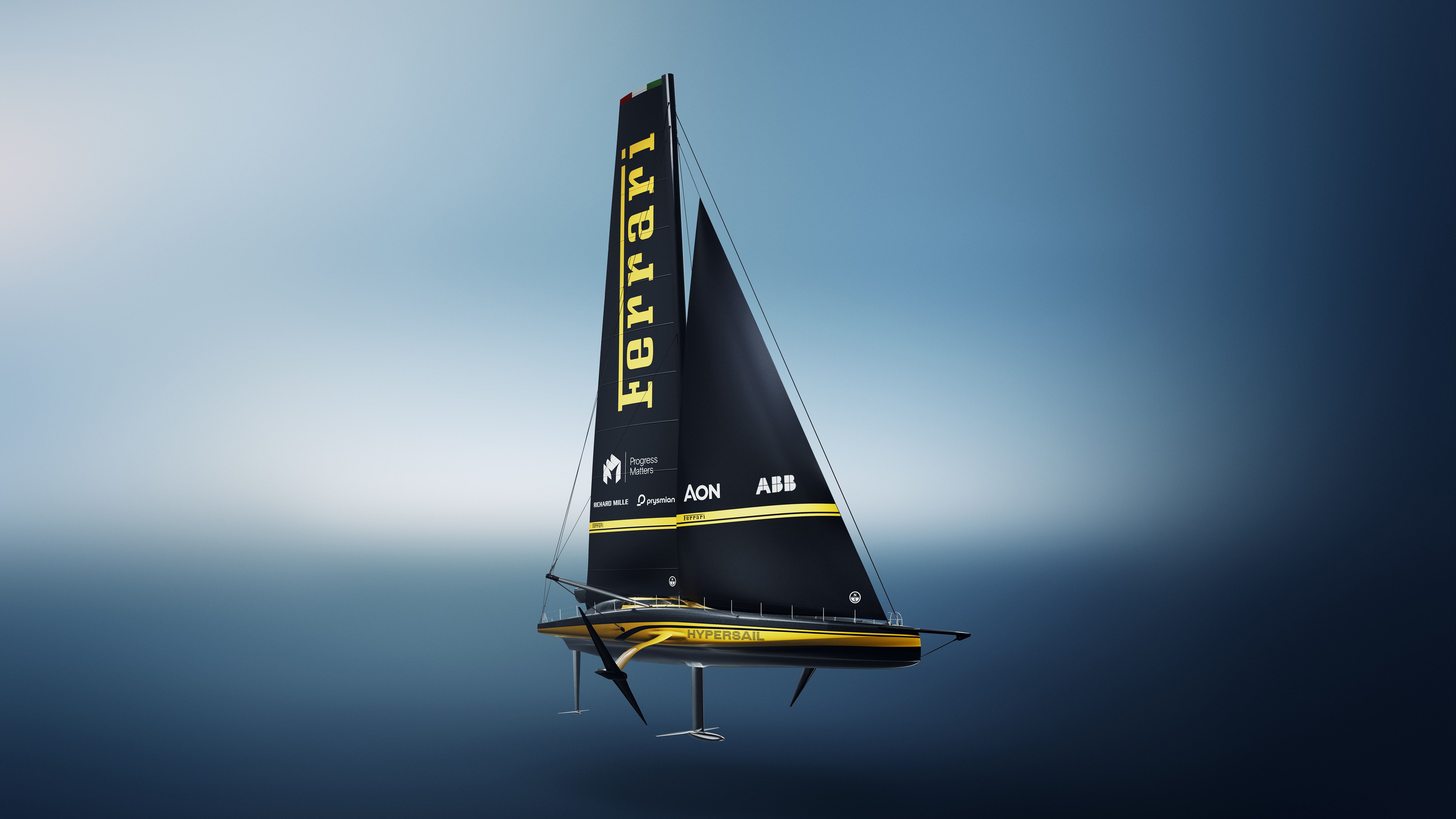Schwarzes Segelboot mit gelber Ferrari-Beschriftung und modernem Design auf blauem Hintergrund.