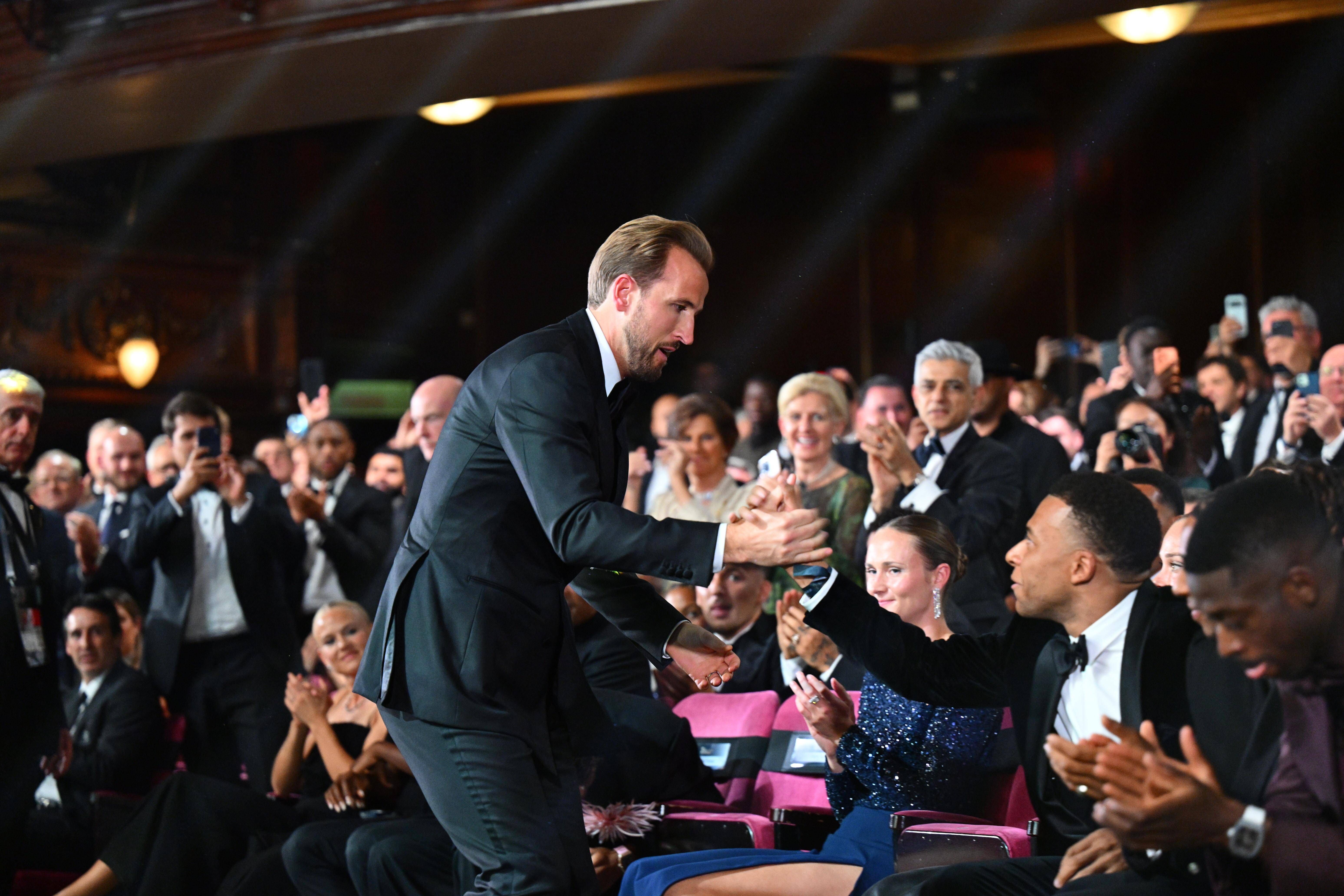 Kane Harry mbappe lottin kylian FOOT REMISE BALLON D OR 2026 2026 CEREMONIE REMISE BALLON D OR LONDON PALLADIUM THEATRE LONDRES ANGLETERRE 26/10/2026 FAUGERE FRANCK LONDRES LONDON PALLADIUM THEATRE GermanyxJapanxUKxFrancexBelgiumxOUT *** Kane, Harry, Mbappé, Lottin, Kylian: Soccer, 2026 Ballon d Or Award Ceremony, London Palladium Theatre, London, England, October 26, 2026, Faugère, FranceK LONDON LONDON PALLADIUM THEATER GermanyxJapanxUKxFrancexBelgiumxOUT PUBLICATIONxNOTxINxGERxFRAxBELxUKxJPN Copyright: xFAUGERExFRANCKx