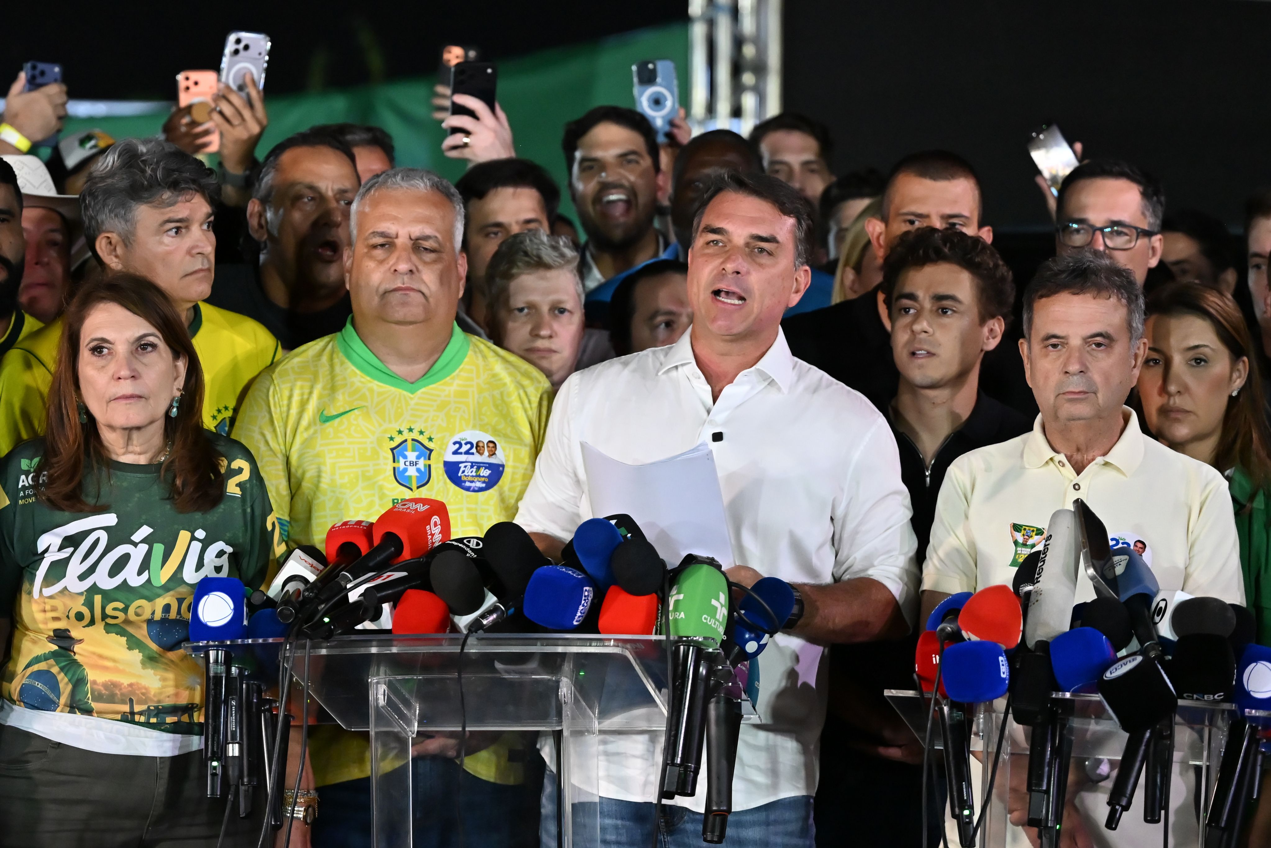 Bolsonaro darf Brasilien nicht verlassen - oe24.at