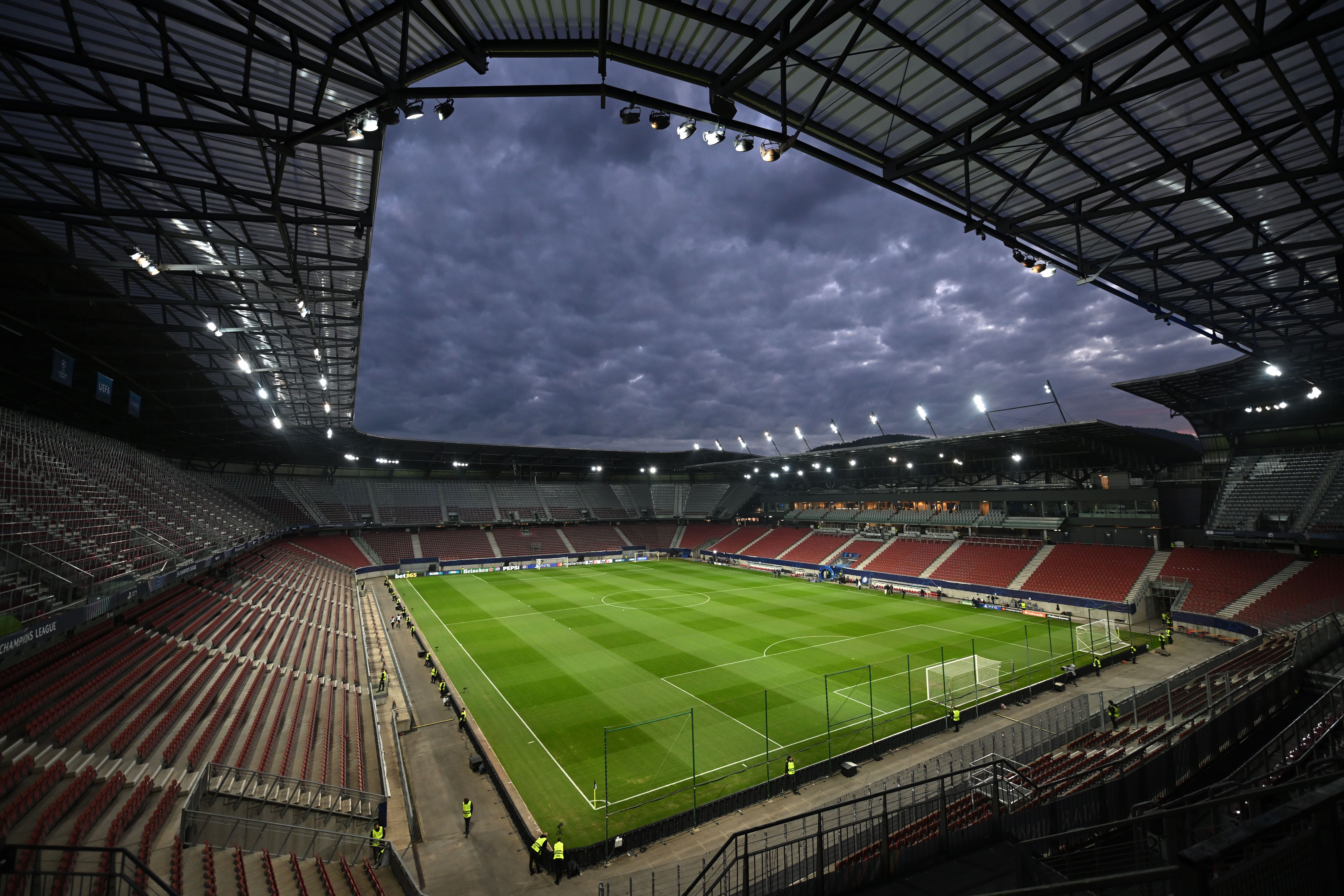 Nur ganz wird das Stadion in Klagenfurt gefüllt.