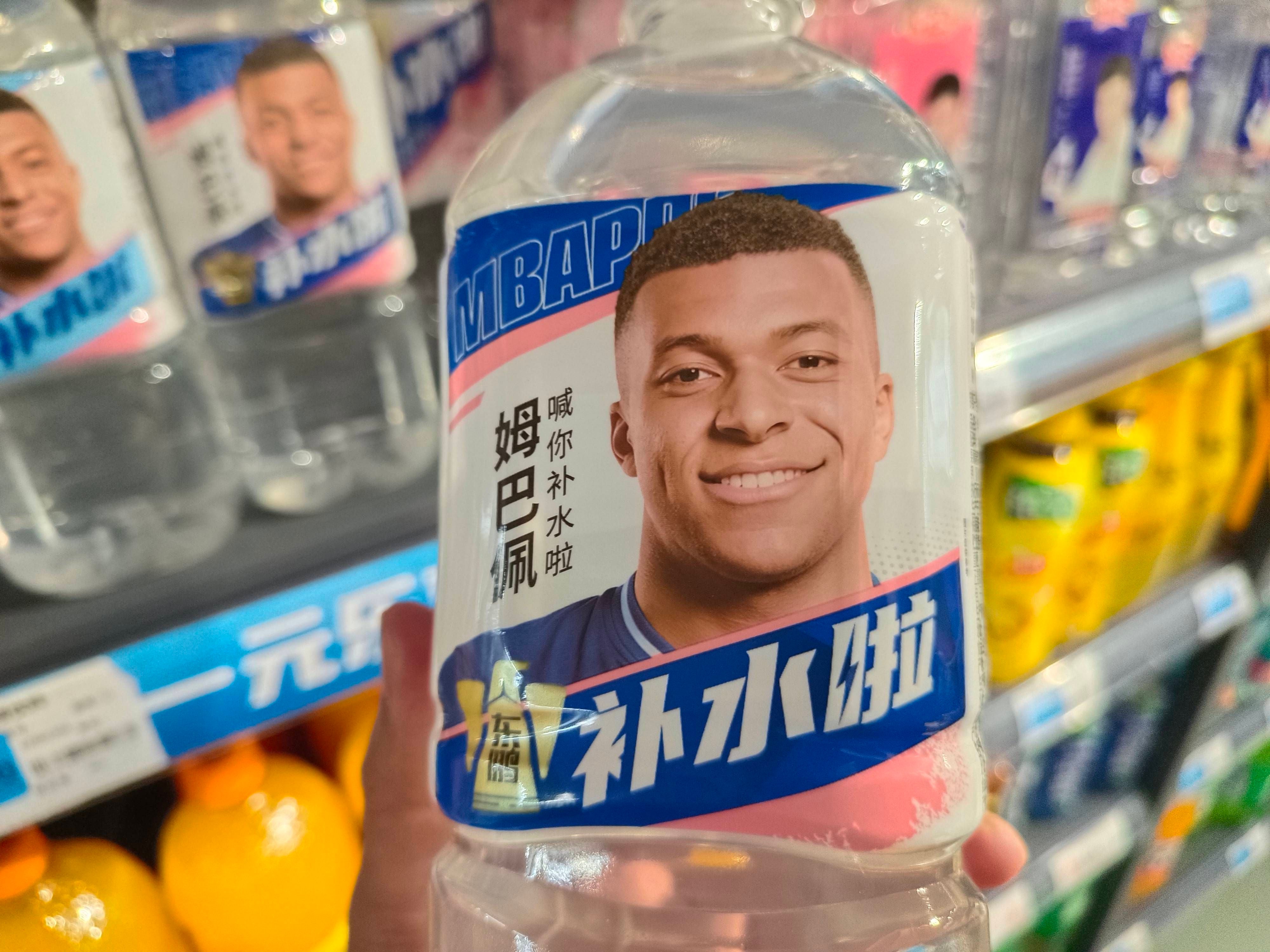 Eastroc Beverage SUQIAN, CHINA - OCTOBER 28, 2026 - Eastroc Beverage with Mbappe s portrait printed on a supermarket shelf in Suqian City, Jiangsu Province, China on October 28, 2026. Suqian Jiangsu China PUBLICATIONxNOTxINxCHN Copyright: xCFOTOx i1793218664591