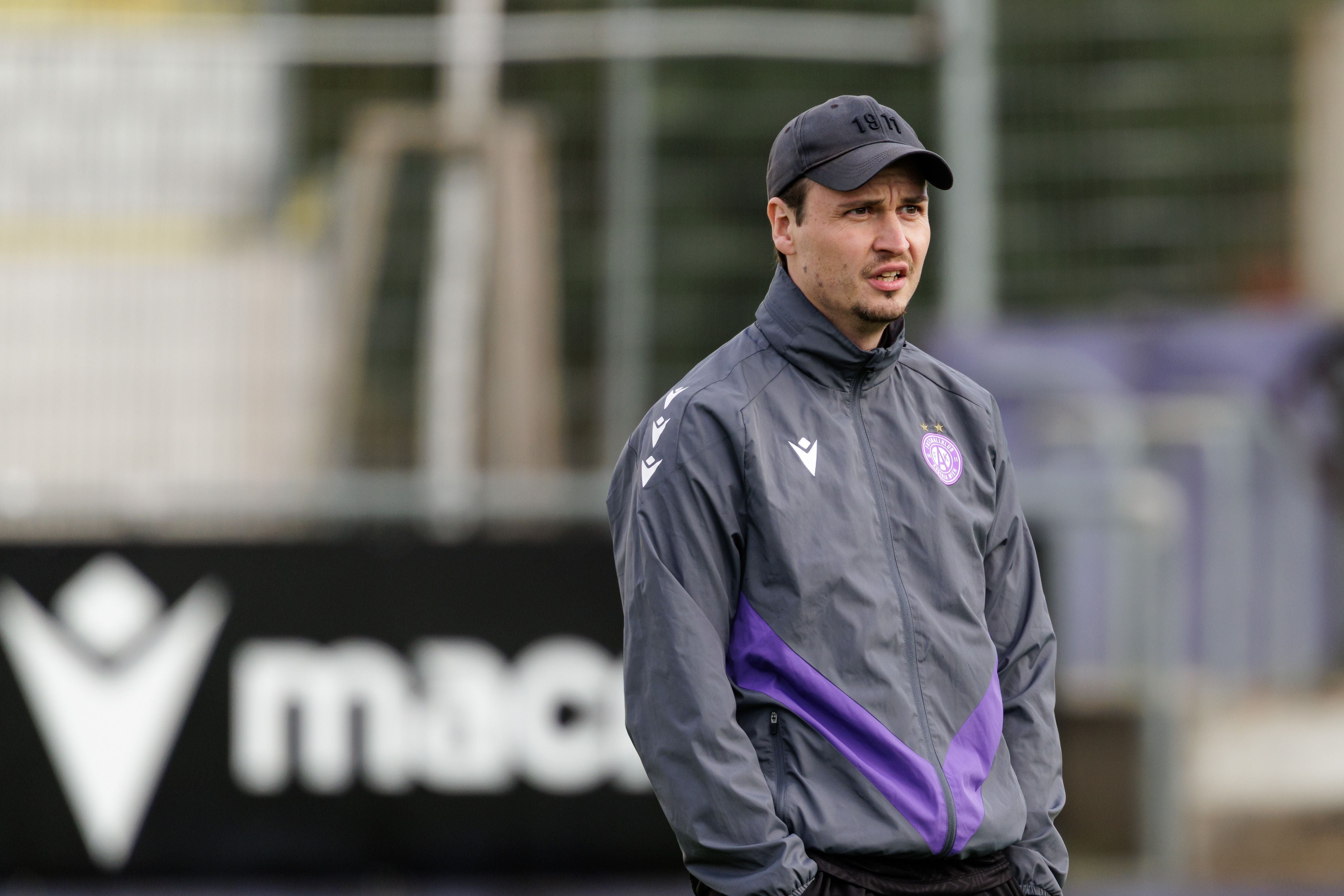 VIENNA,AUSTRIA,26.OCT.26 - SOCCER - ADMIRAL Bundesliga, FK Austria Wien, training. Image shows head coach Maximilian Uhlig (A.Wien). Photo: GEPA pictures/ Armin Rauthner