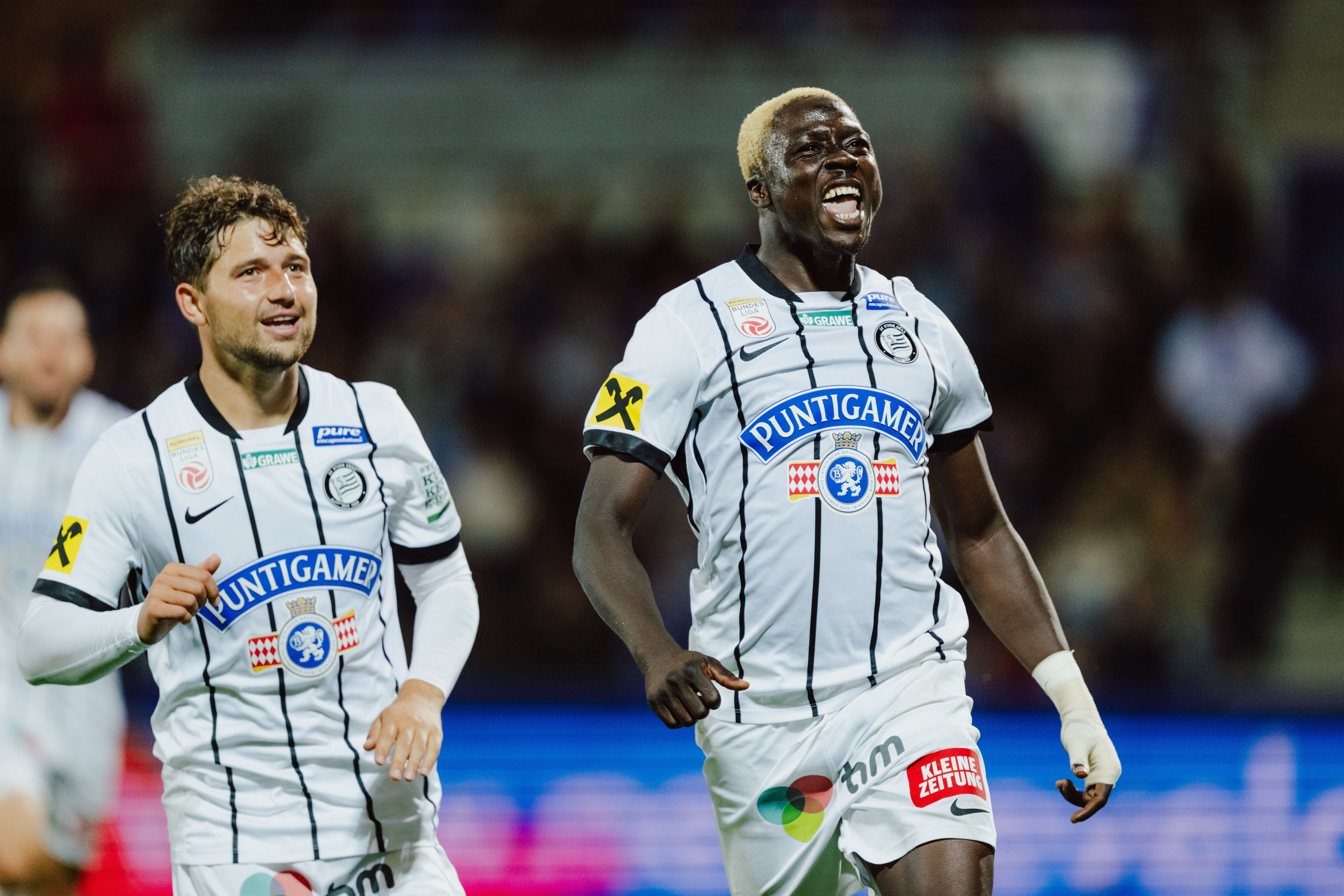VIENNA,AUSTRIA,10.OCT.26 - SOCCER - ADMIRAL Bundesliga, FK Austria Wien vs SK Sturm Graz. Image shows the rejoicing of Simon Seidl and Oumar Diakite (Sturm). Photo: GEPA pictures/ Alexander Solc