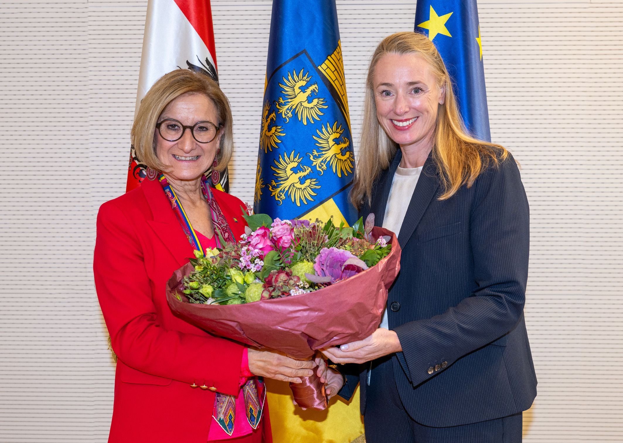 LH Mikl-Leitner mit OMV-Generaldirektorin Emma Delaney.