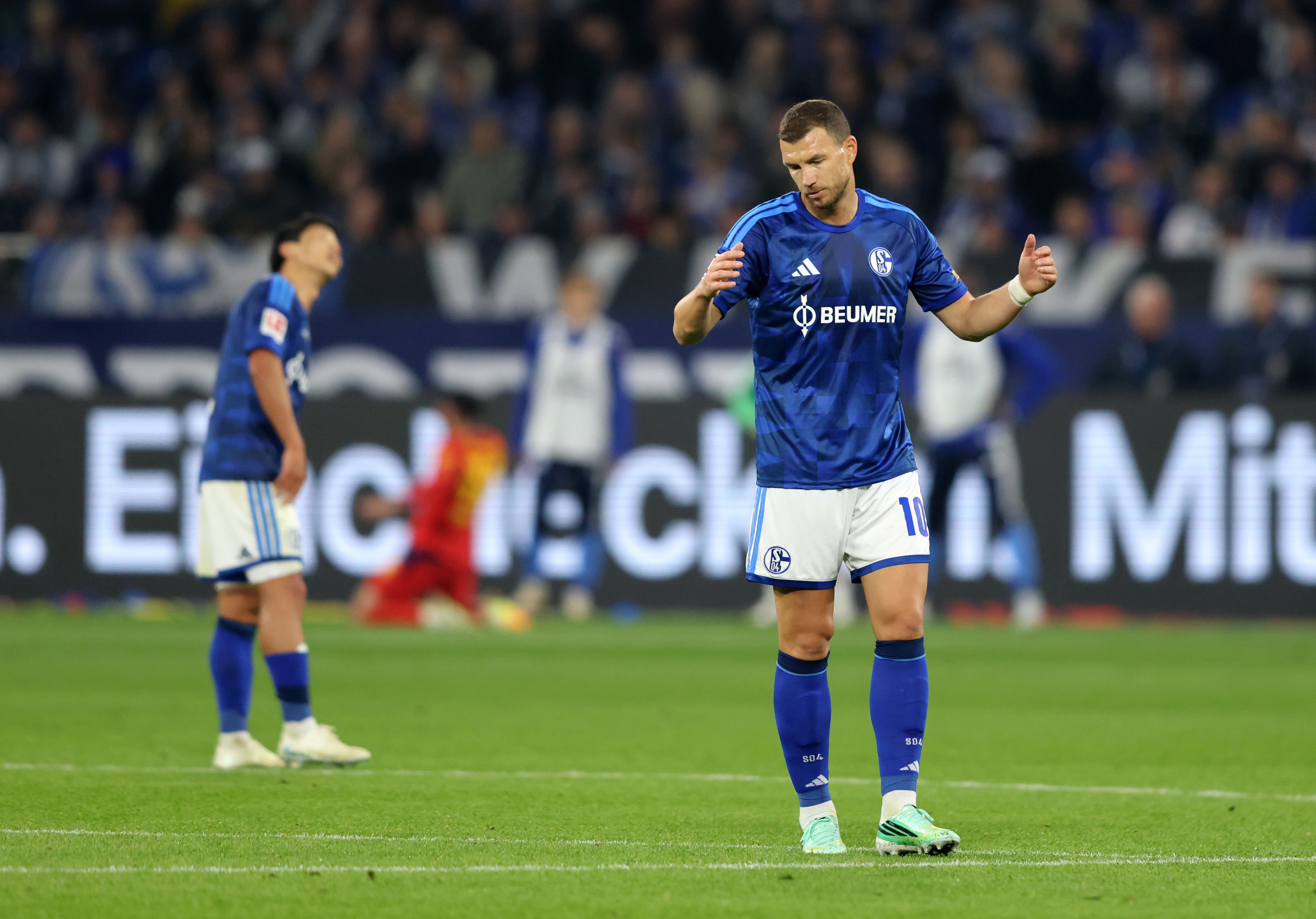 Krisenstimmung bei Schalke-Star Edin Dzeko.
